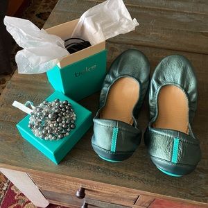 BNIB Limited Edition Tahitian Pearl Tieks with topper, box and accessory bag